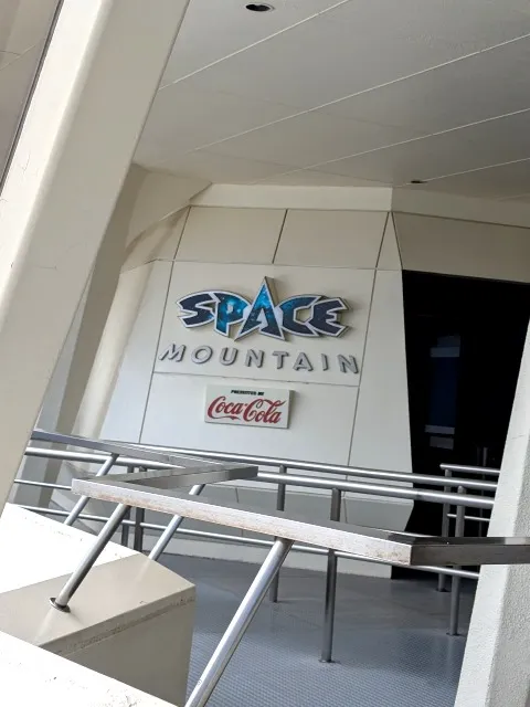 看板(スペース・マウンテン)