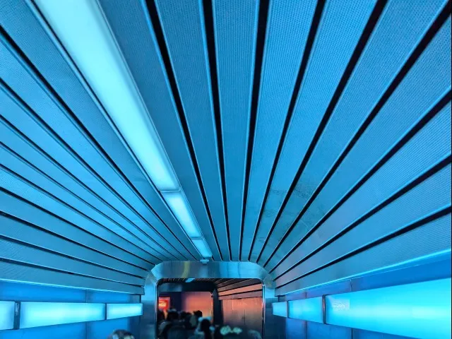 建物内通路(スペース・マウンテン)