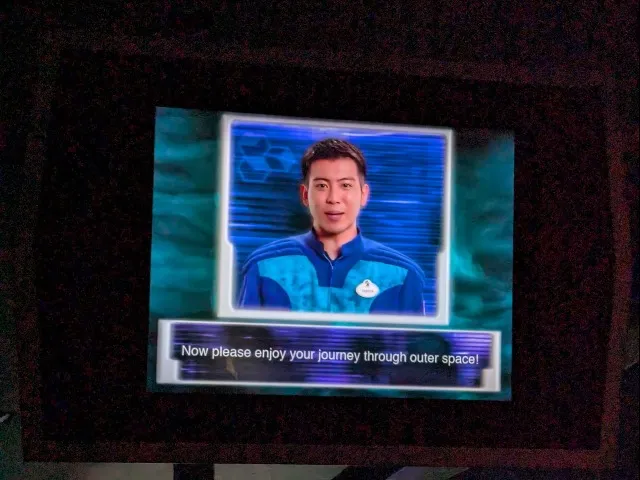 案内人(スペース・マウンテン)