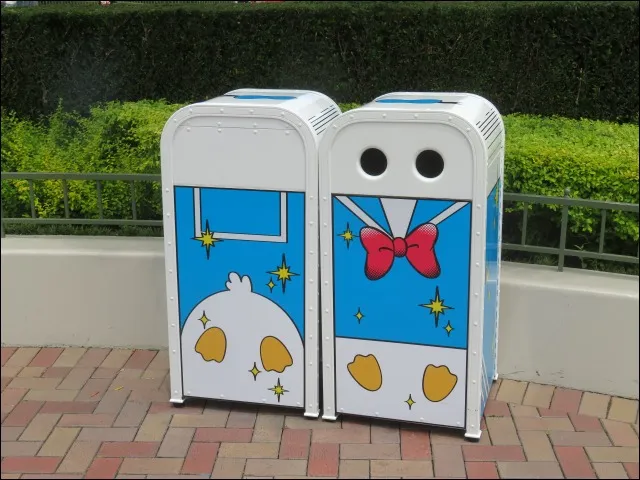 ドナルドのゴミ箱(ディズニー・パルパルーザ “ドナルドのクワッキー・ダックシティ”)