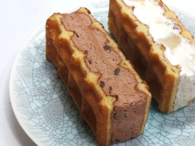 クリームワッフル ベルギーショコラ(マネケン)