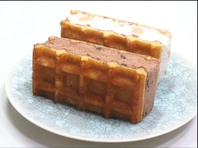 クリームワッフル ベルギーショコラ（マネケン）