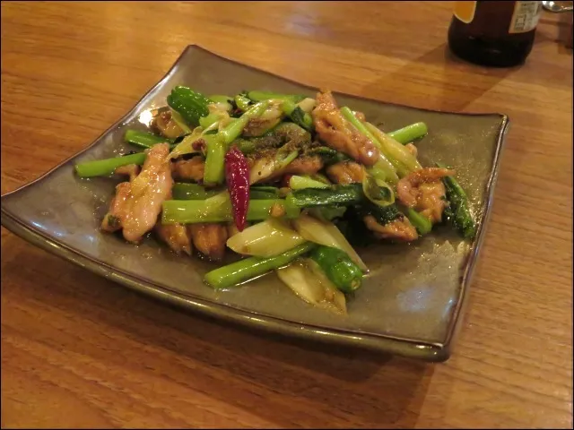 モンスーンカフェ 鶏せせりと獅子唐の山椒炒め