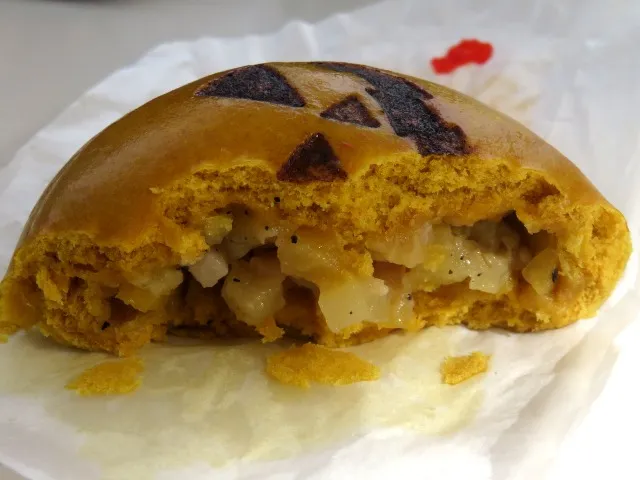 スペシャルまん ベーコンポテト 中身(ボイラールーム・バイツ)