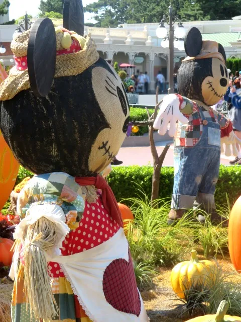 ミッキーとミニーのかかし(ディズニー・ハロウィーン 2024)