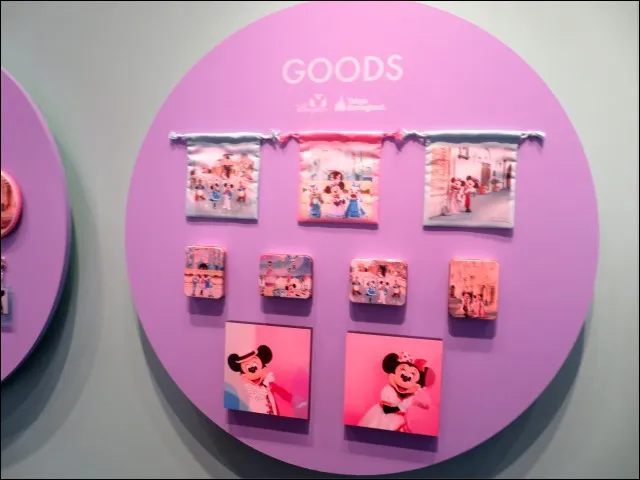 写真がふんだんに使われたグッズ(「イマジニング・ザ・マジック」写真展)