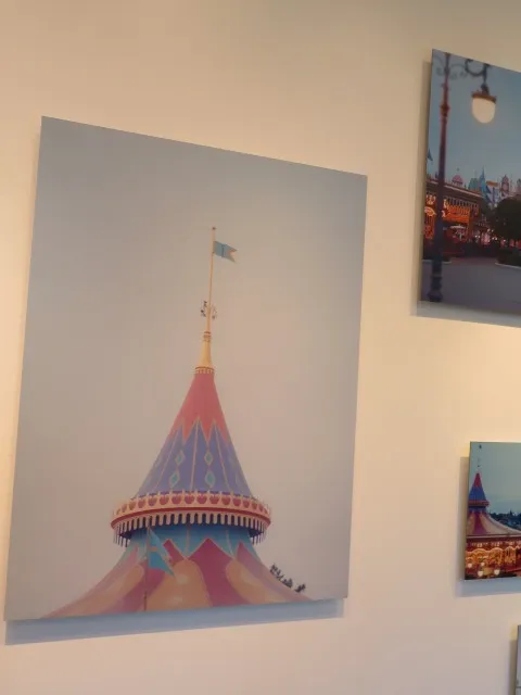 パーク内の特徴的な建物写真(「イマジニング・ザ・マジック」写真展)