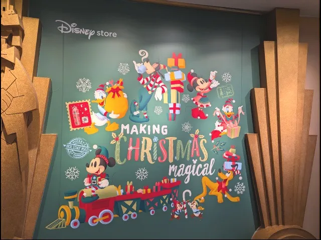 Christmas 2024壁飾り おもちゃとキャラ(ディズニーストア)