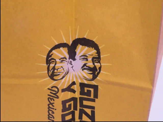 紙袋側面(GUZMAN Y GOMEZ)