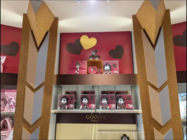 バレンタイン棚(ディズニーストア)