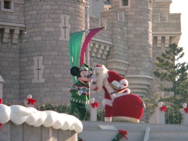 ミッキーとサンタ（スパークリング・クリスマス・フォー・ユー）