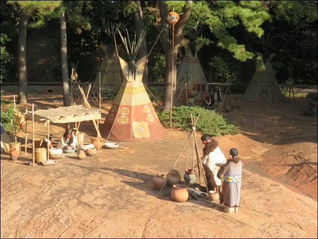 先住民の集落(蒸気船マークトウェイン号)