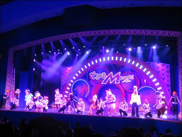 全員集合するステージ（クラブマウスビート）