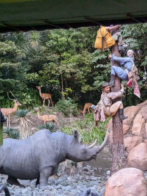 サイからの逃亡(ジャングルクルーズ)