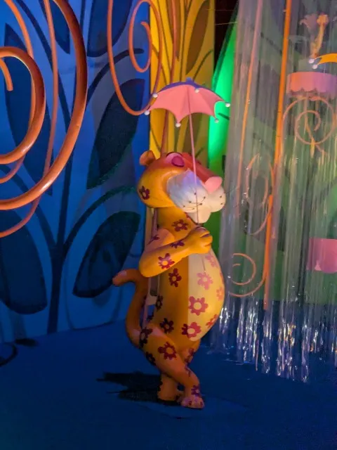 傘さしパンサー（イッツ・ア・スモールワールド）