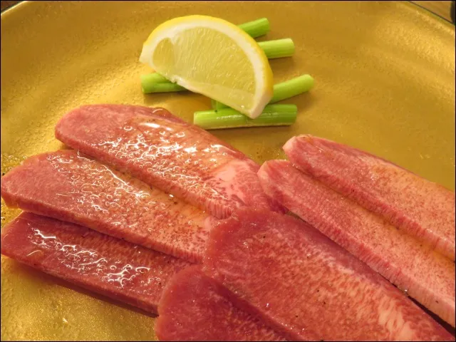 上タン塩 アップ(焼肉トラジ)