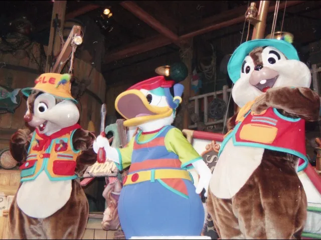 デール、ドナルド、チップ（ドナルドのボートビルダー）