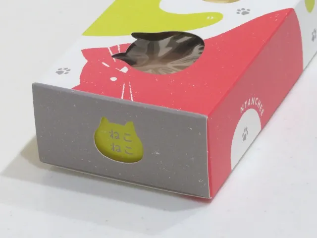 3匹のにゃんチー 箱の側面(NEKONEKO)