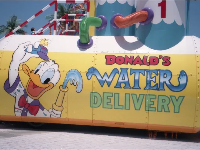 DONALD'S WATER DELIVERY（ドナルドのスーパースプラッシュ）