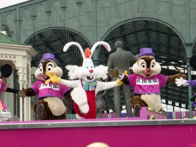 チップ、ロジャーラビット、デール（Dポップ・マジック！）