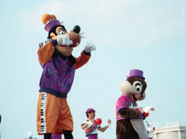 グーフィー、チップ（Dポップ・マジック！）