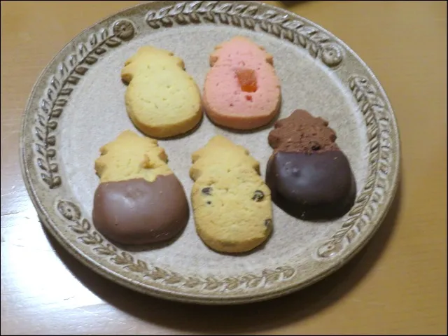 バター・マカデミア、チョコレート・チップ・マカデミア、チョコレート・ディップ・マカデミア、グァバ、ダーク・トリプル・チョコレート・マカデミア(ホノルル・クッキー・カンパニー)