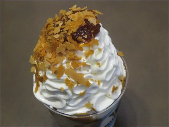 アップルパイ ソフトクリーム 上面（milkkiss）