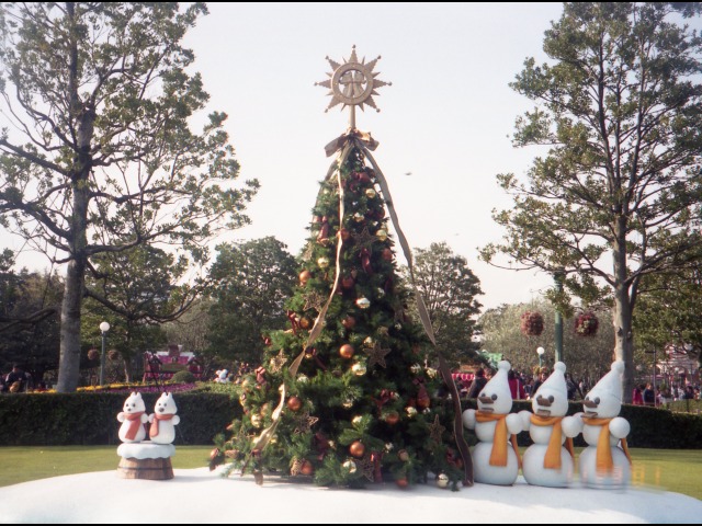 チップとデール、ヒューイ、デューイ、ルーイの雪だるま（クリスマス・ファンタジー 2001）
