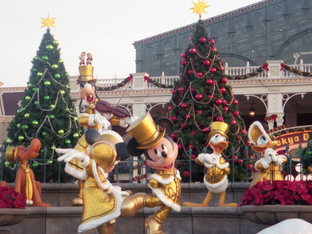 ディズニーパルズのモニュメント（クリスマス・ファンタジー 2001）