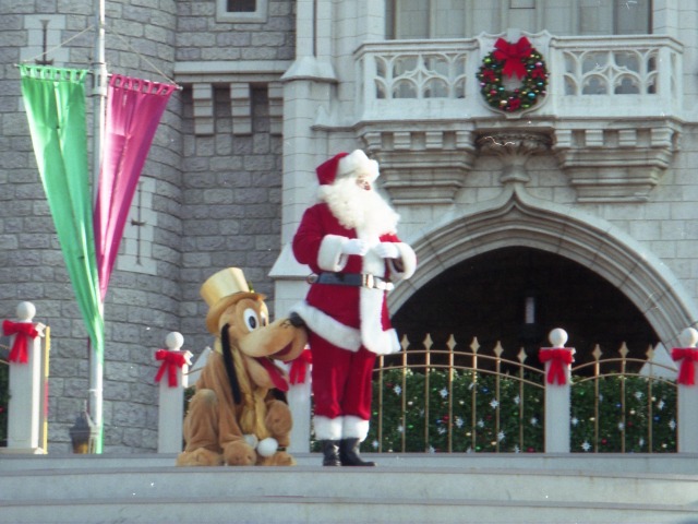 プルートとサンタクロース（クリスマス・フォー・ユー）