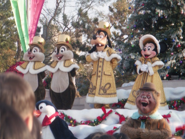 デール、チップ、グーフィー、ミニー、ウェンデル（クリスマス・フォー・ユー）