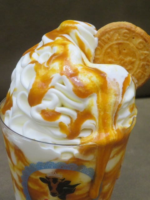 自家製キャラメル ソフトクリーム アップ（milkkiss）