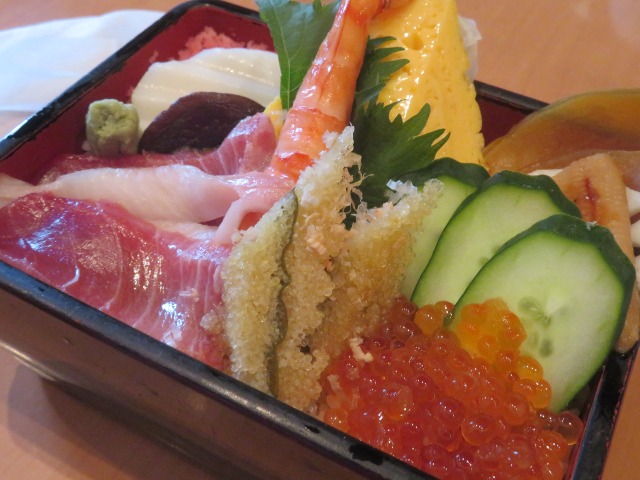 築地ちらし アップ（築地玉寿司）