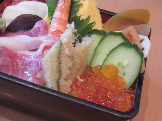 いくら、子持昆布、キュウリ(築地玉寿司)