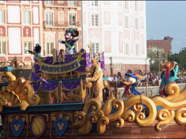 アニバーサリー船（東京ディズニーシー1stアニバーサリー）