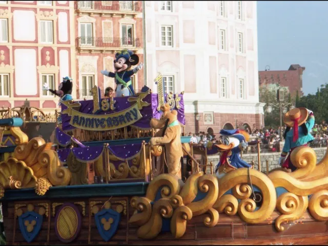 アニバーサリー船（東京ディズニーシー1stアニバーサリー）