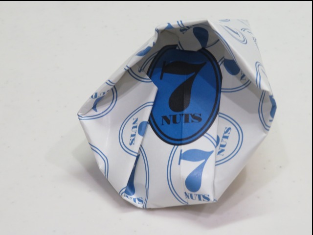 ミックスナッツ うま塩味 包み上面（NUTS FACTORY）