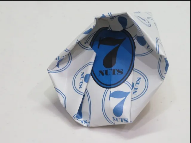 ミックスナッツ うま塩味 包み上面(NUTS FACTORY)