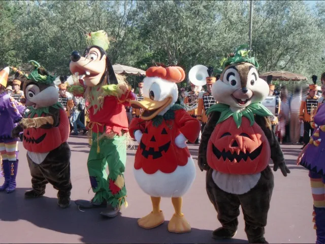 デール、グーフィー、ドナルド、チップ（ディズニー・ハロウィーン 2003）
