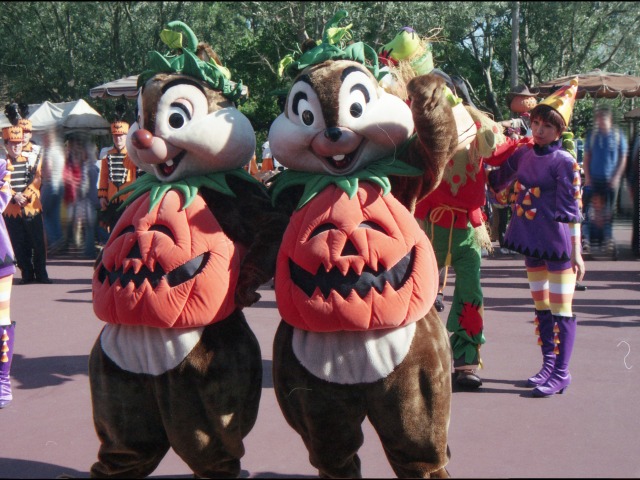 デールとチップ（ディズニー・ハロウィーン 2003）
