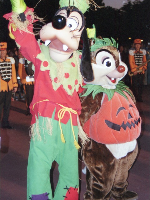 グーフィーとデール（ディズニー・ハロウィーン 2003）