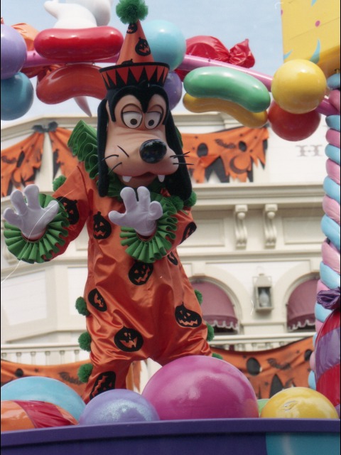グーフィー（ディズニー・ハロウィーン・パレード 2003）
