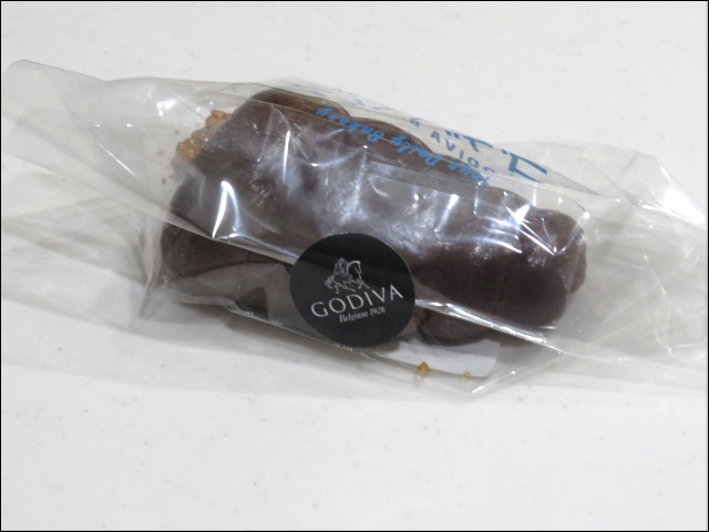 季節のコロネ（ミルクチョコレートクランチ） 包装（ゴディパン）