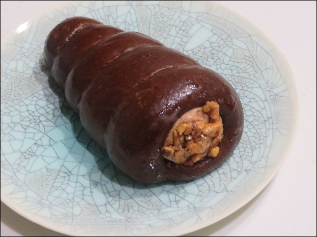 季節のコロネ（ミルクチョコレートクランチ）（ゴディパン）