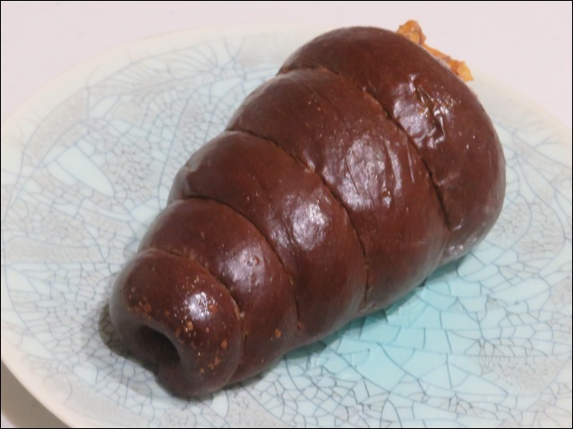 季節のコロネ 背面（ミルクチョコレートクランチ）（ゴディパン）