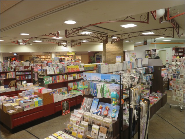 店内（MARUZEN）