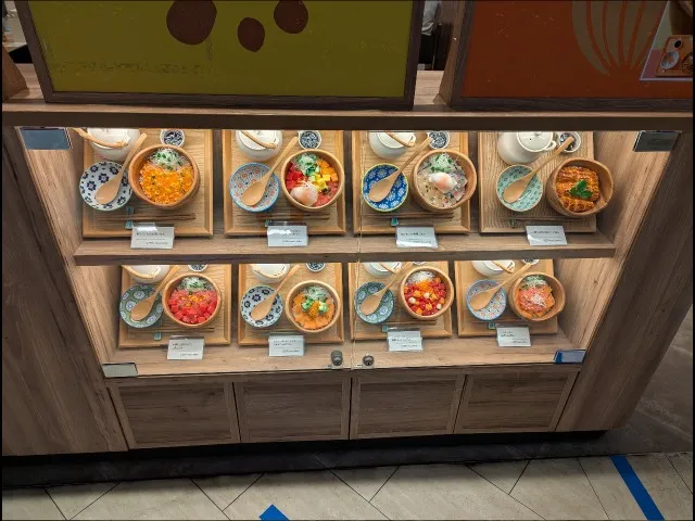 店外メニュー棚(こめらく お茶漬けと、いろどり唐揚げ。)