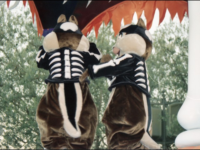 デールとチップ（ディズニー・ハロウィーン・パレード 2003）