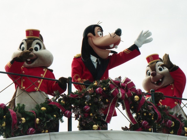 チップ、グーフィー、デール（クリスマス・ホリデー・イン・ニューヨーク）