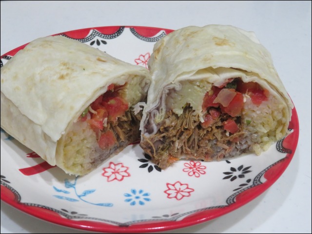 ブリトー 断面（GUZMAN Y GOMEZ）